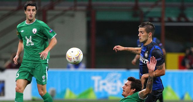 Cesar Navas: Battle for possession with Marko Livaja