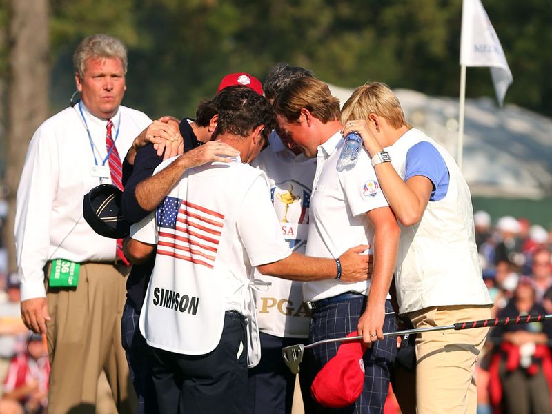 Watson, Simpson and their caddies take a moment to pray after completing a 5&4 win over Hanson and Lawrie