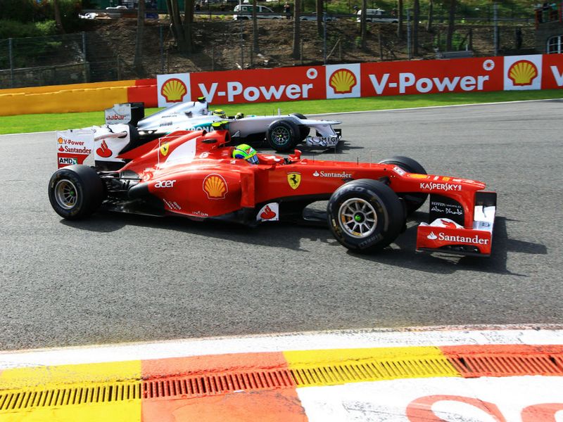 Massa battles with Rosberg