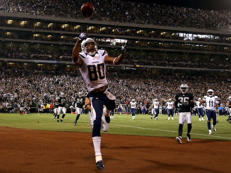 Malcolm Floyd leaps into the end zone as the San Diego Chargers beat Oakland.