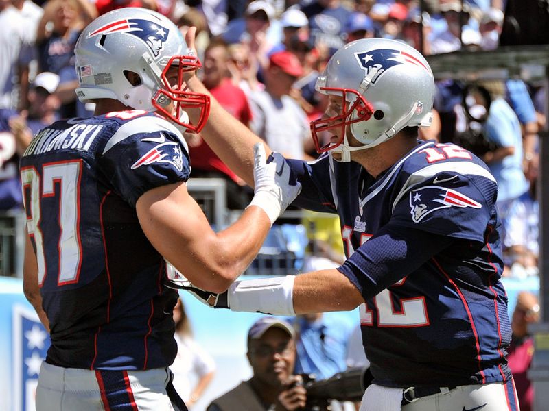 New England Patriots vbeat the Tennessee Titans with tight end Rob Gronkowski connecting with Tom Brady yet again.