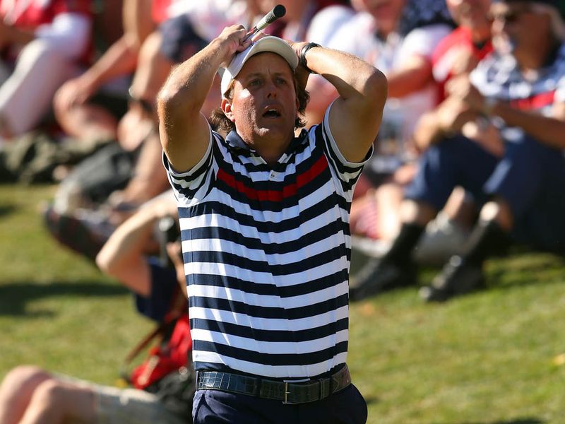 Phil Mickelson can't believe what Justin Rose produces on the 17th to claw his way back into their game.
