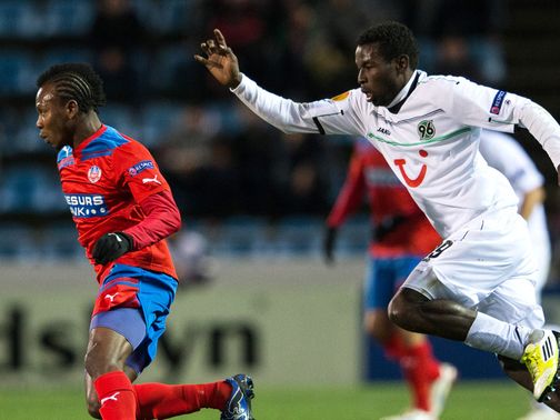 Mame Biram Diouf gives chase to May Mahlangu