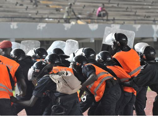 Riot police move in in Dakar