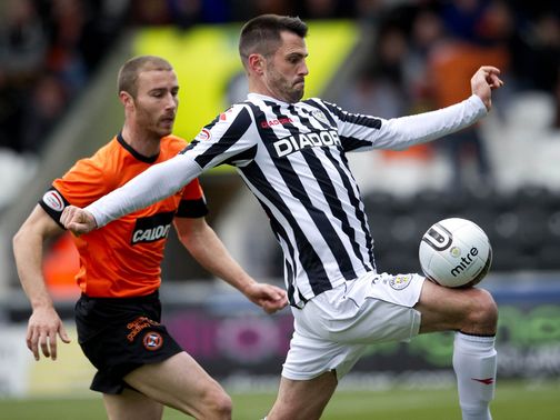 Steven Thompson in action for St Mirren.