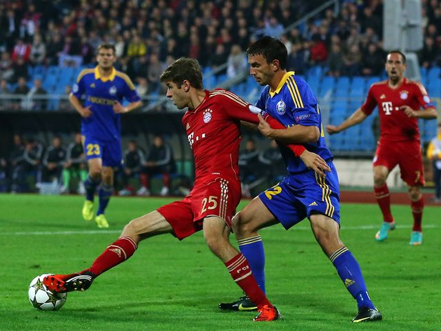 Marko Simic looks to hold off Thomas Mueller