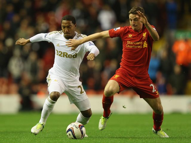 De Guzman and Allen battle for possession.