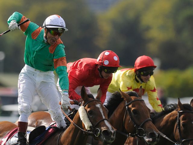 Wizz Kid: Collared Mayson close home to claim the Abbaye