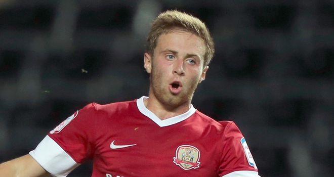 Jordan Clark: Returns to Tykes