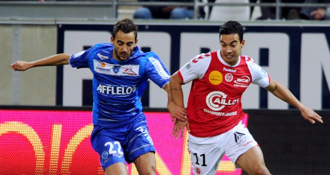 Reims' forward Diego Riganato (R) vies with Troyes' Fabien Camus
