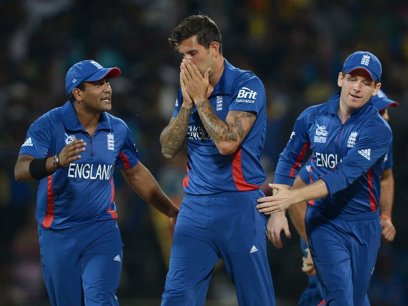 Tillakaratne Dilshan was dropped off Jade Dernbach...