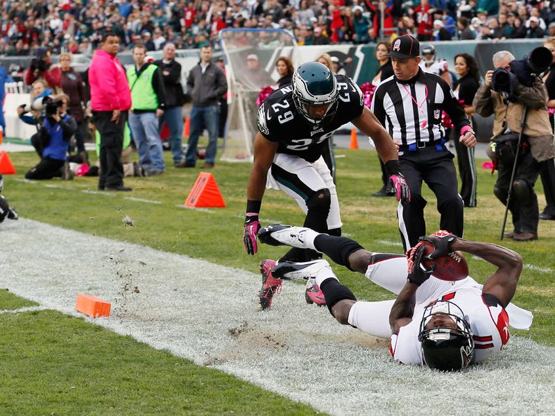 Julio Jones racked up 123 receiving yards and a touchdown as the Falcons beat the Eagles to stay perfect