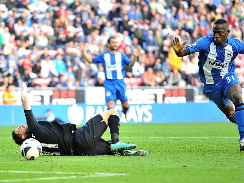 Everton win a late penalty against Wigan, Maynor Figueroa brings down Kevin Mirallas in the area.