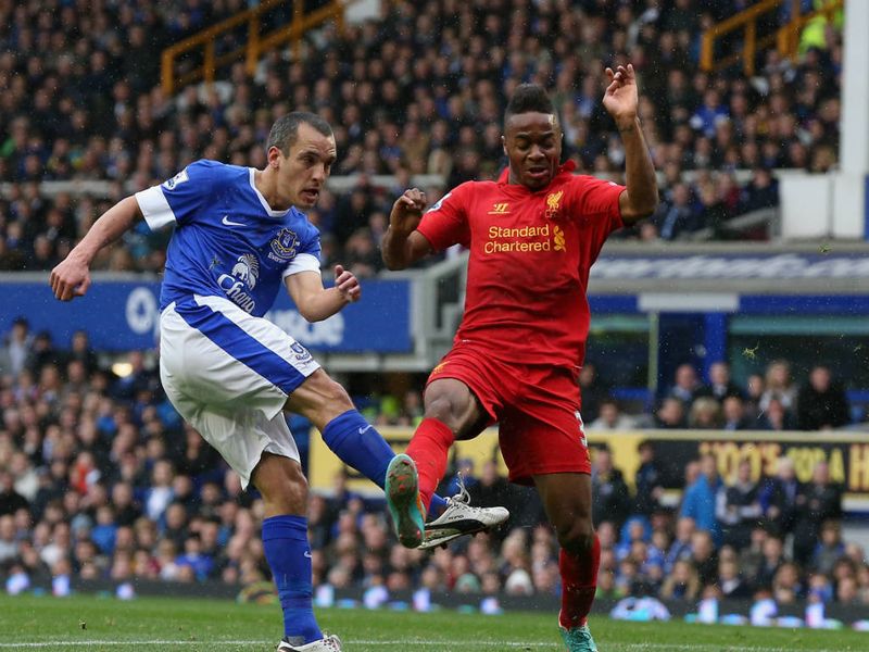 Leon Osman fired Everton back into the game just two minutes after Liverpool had taken a 2-0 lead.