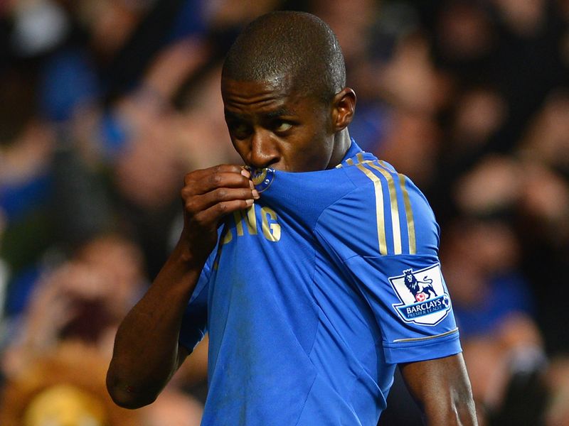 Chelsea reached the quarter-finals of the Capital One Cup with a 5-4 victory after extra-time against Manchester United.