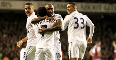 Tottenham: Celebrating Defoe goal