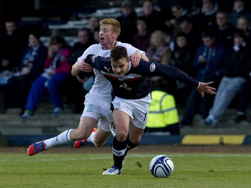 Kyle Benedictus holds off Hibernian's Eoin Doyle