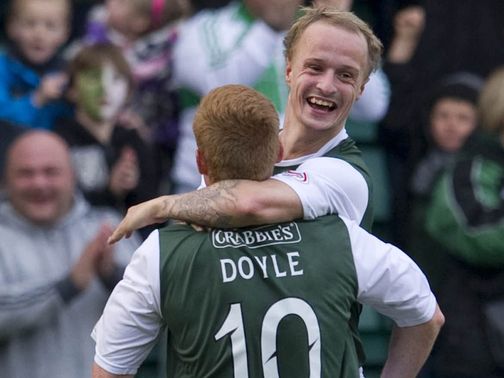 Leigh Griffiths celebrates his goal