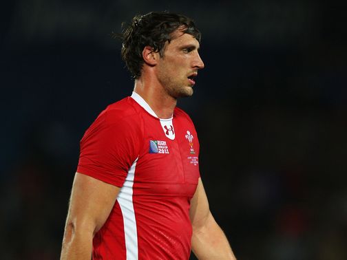 Luke Charteris: Suffered knee injury