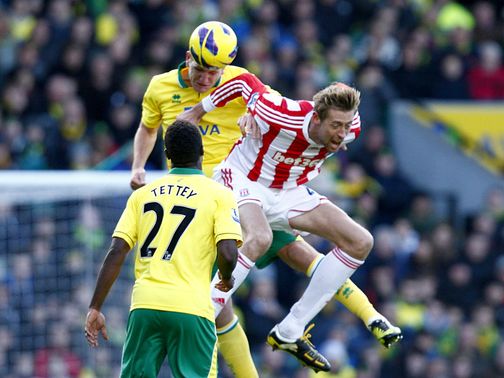 Michael Turner and Peter Crouch go for a high ball