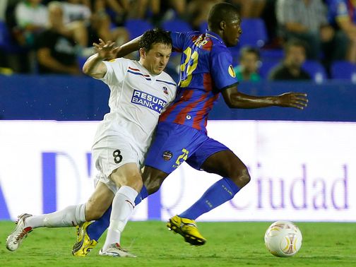Pape Diop (r): Doubled Levante's lead