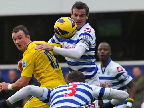 Noel Hunt challenges Ryan Nelsen&nbsp;