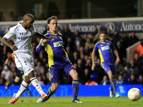 Defoe completes his hat-trick for Tottenham