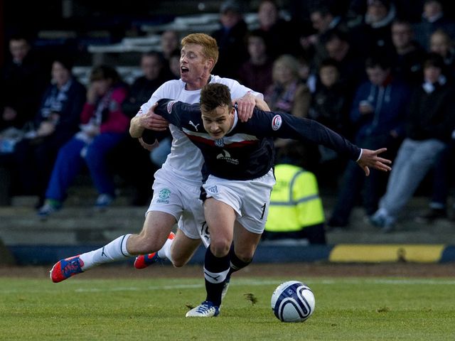 Kyle Benedictus holds off Hibernian's Eoin Doyle