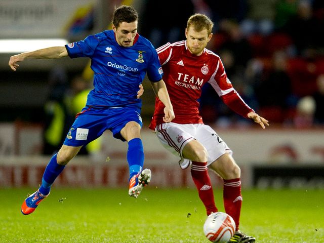 Graeme Shinnie closes down Mark Reynolds