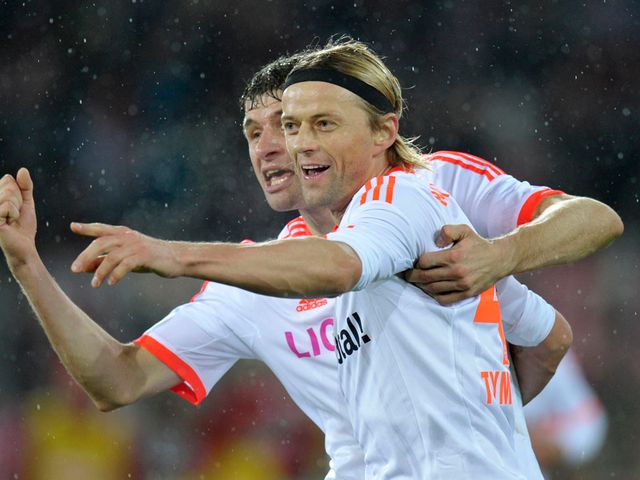 Anatoliy Tymoshchuk celebrates for Bayern Munich