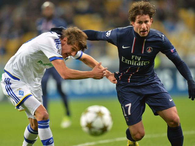 Denys Garmash fights for the ball with Maxwell