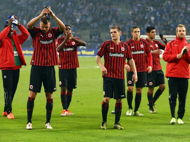 Frankfurt celebrate a point against Schalke