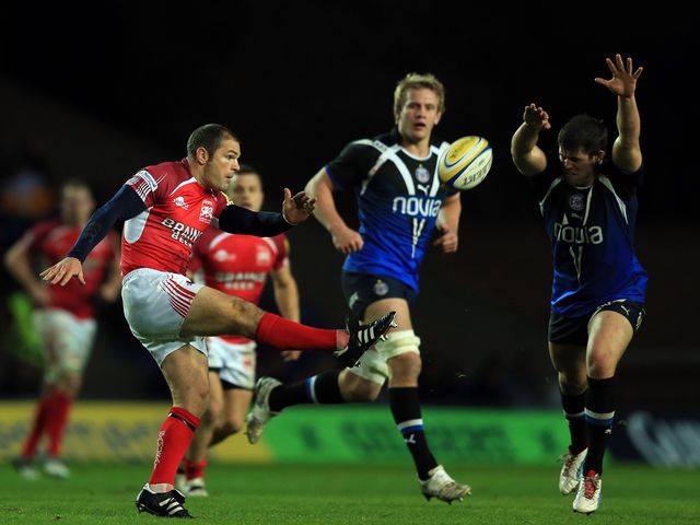 Gordon Ross chips one over