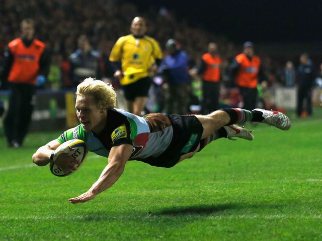 Matt Hopper dives in for a Quins try
