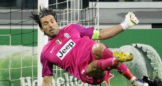 juventus goalkeeper gianluigi buffon close to signin