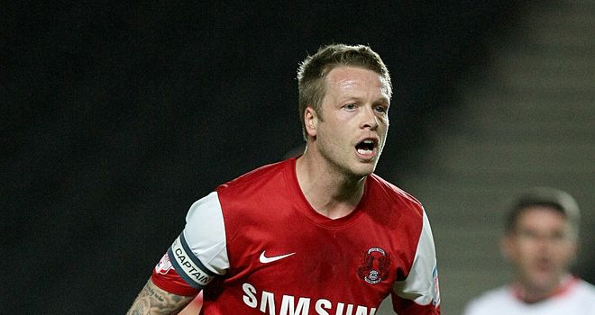 Nathan Clarke: Faces fitness test for O's