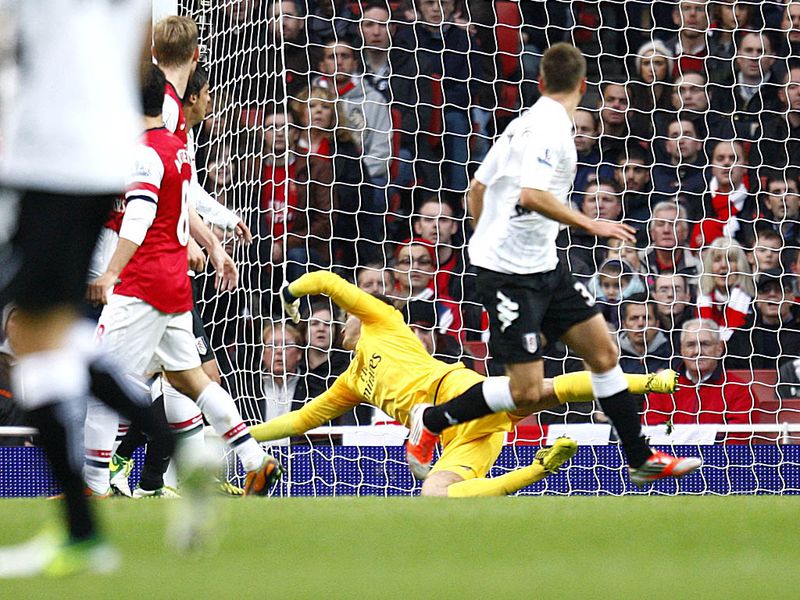 Fulham draw level on 40 minutes when Dimitar Berbatov's cross hovers in the air before being headed home by Alex Kacaniklic.
