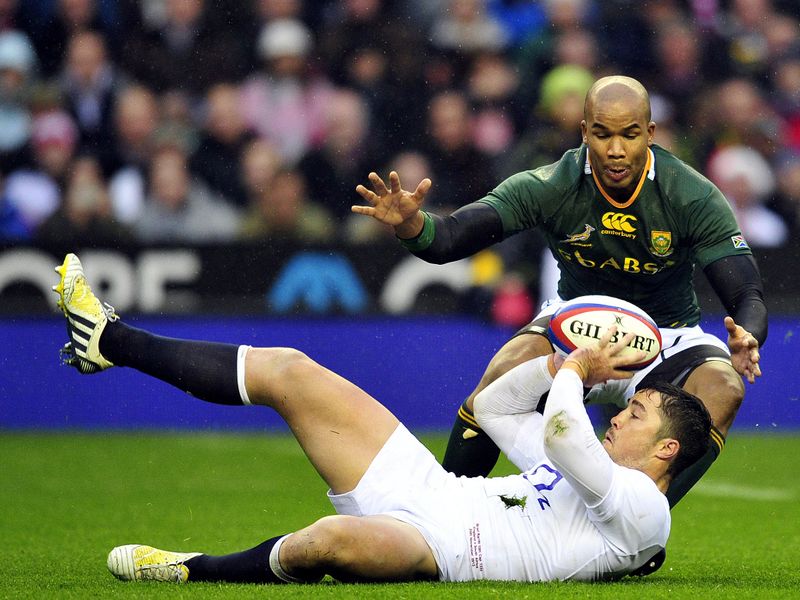 Brad Barritt tries to offload as JP Pietersen closes in