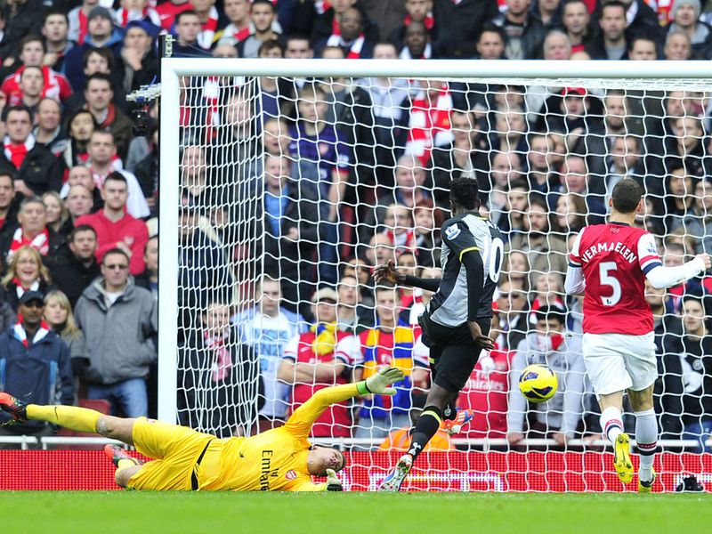 The North London derby gets off to a flying start, Spurs draw first blood. Former Gunner Adebayor pounces on a parry from Szczesny after ten minutes.