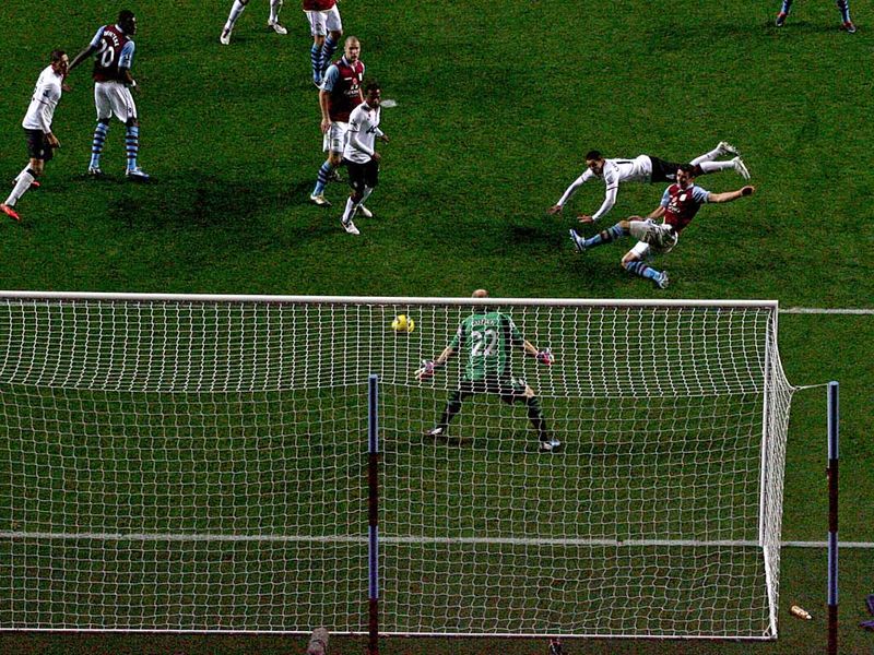 Manchester United take the lead on 87 minutes, Robin van Persie swings over a free-kick which is converted by a diving header from that man Hernandez.