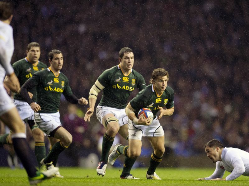Pat Lambie spots a gap in the England defence
