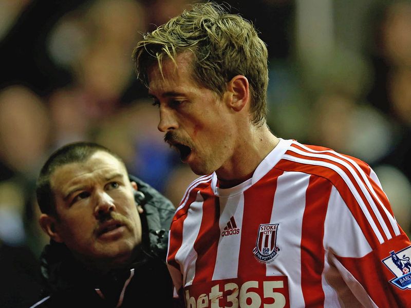 Peter Crouch has to be replaced by Kenwyne Jones after Fabricio Coloccini catches the striker with a stray arm.