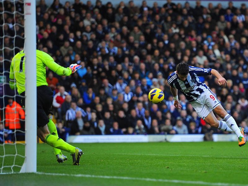 It's a powerful downward header from the Irishman...