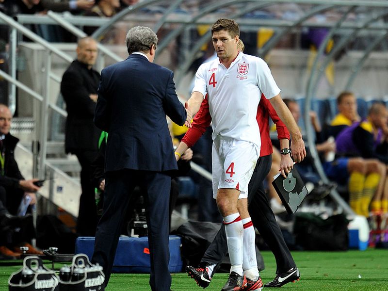 Gerrard shakes hands with Hodgson after being subbed on his 100th appearance