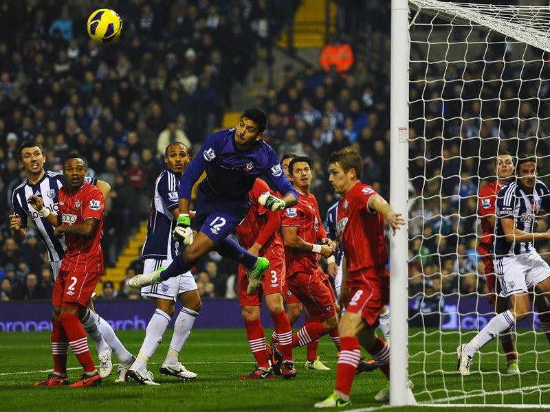 Southampton keeper Paulo Gazzaniga punches clear