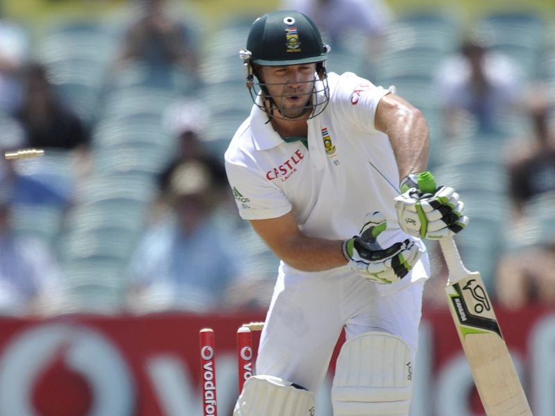 Peter Siddle ended de Villiers' dogged knock.