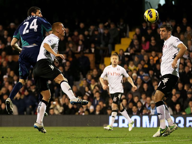 Carlos Cuellar quickly heads Sunderland into a 2-1 lead from Sebastian Larsson's corner.