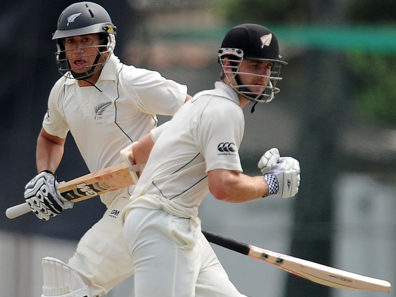 Ross Taylor and Kane Williamson carried New Zealand to lunch.