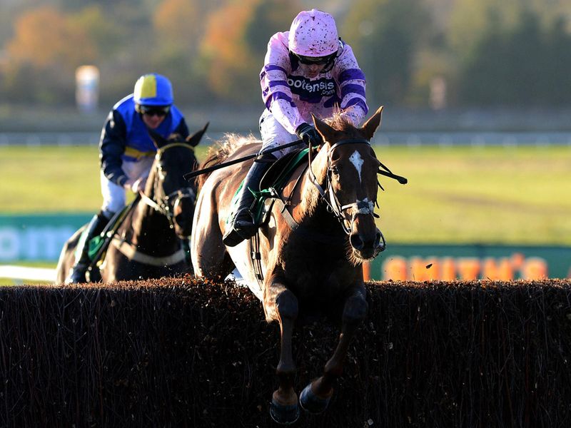Silviniaco Conti wins the Charlie Hall and looks a chaser to follow