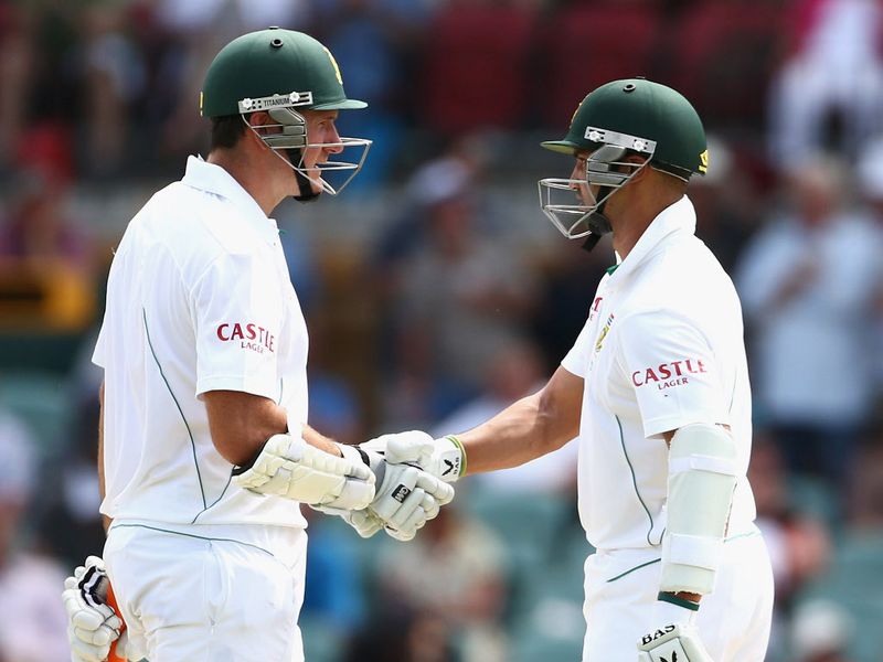 Alviro Petersen and Smith shared a century stand.